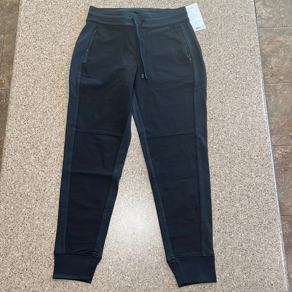NWT - Athleta Headlands Hybrid Trek Jogger black - 6